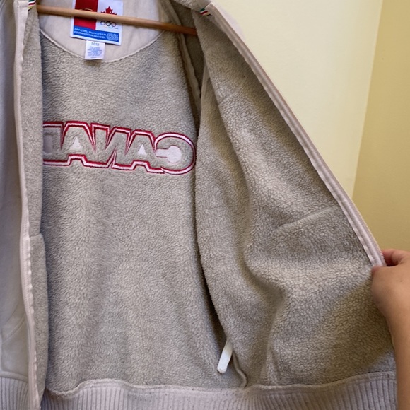 Canadian Olympic Team outerwear with hoodie front zipper - Picture 5 of 7